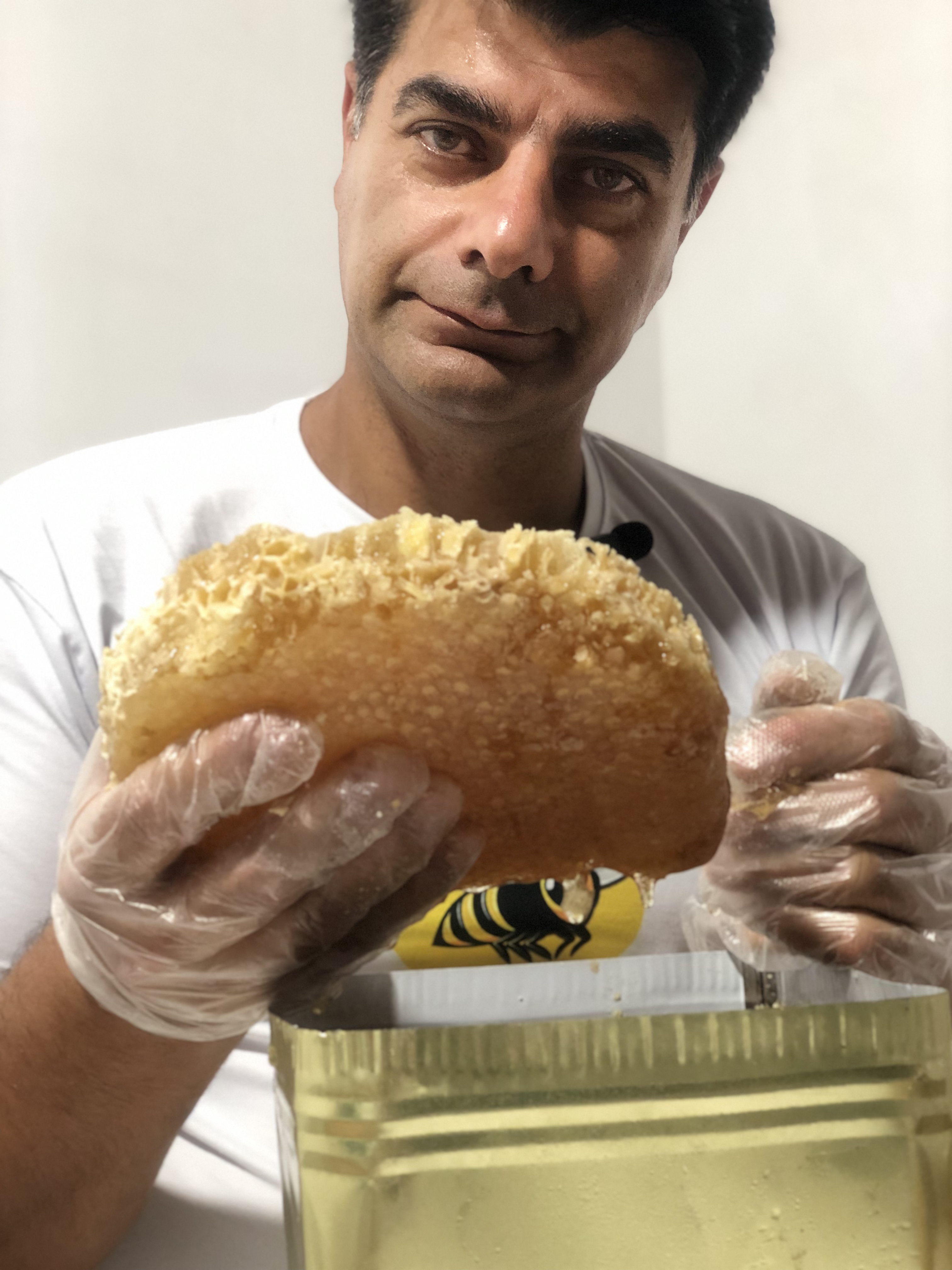 عسل موم دار کندو سنتی